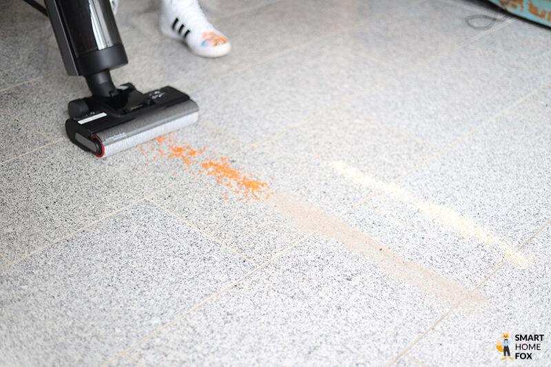 Trockener Schmutz auf dem Boden